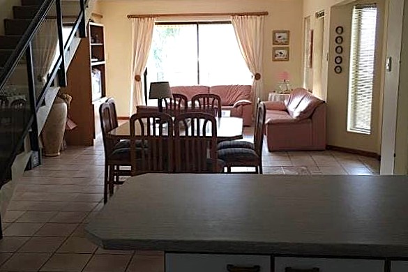 To Let 4 Bedroom Property for Rent in Wavecrest Eastern Cape